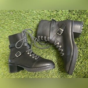 NWT E8 by MIISTA Black Leather lace-up  Ankle Boots